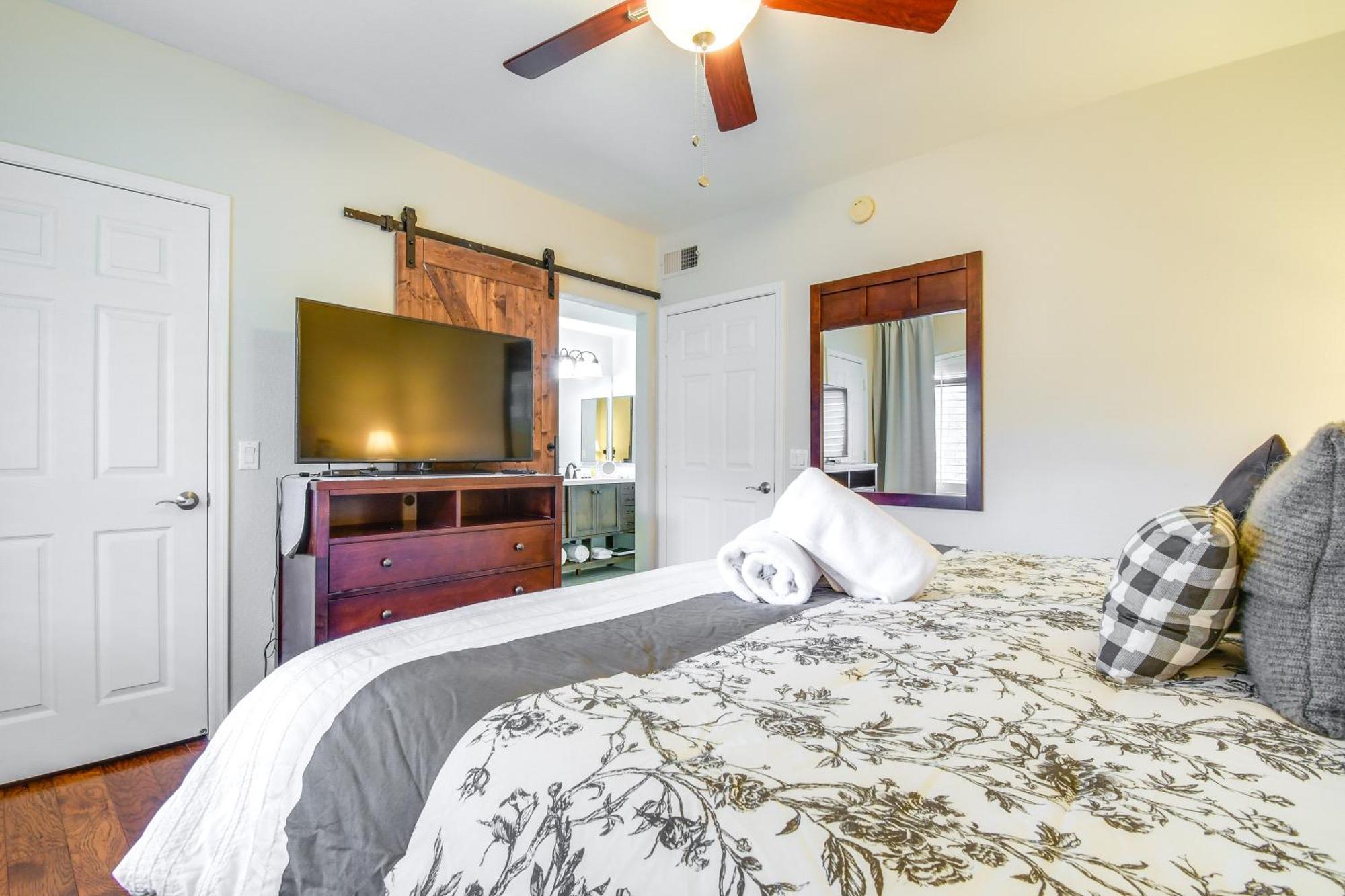 Apartment Family Access To Pool And Hot Tub Scottsdale